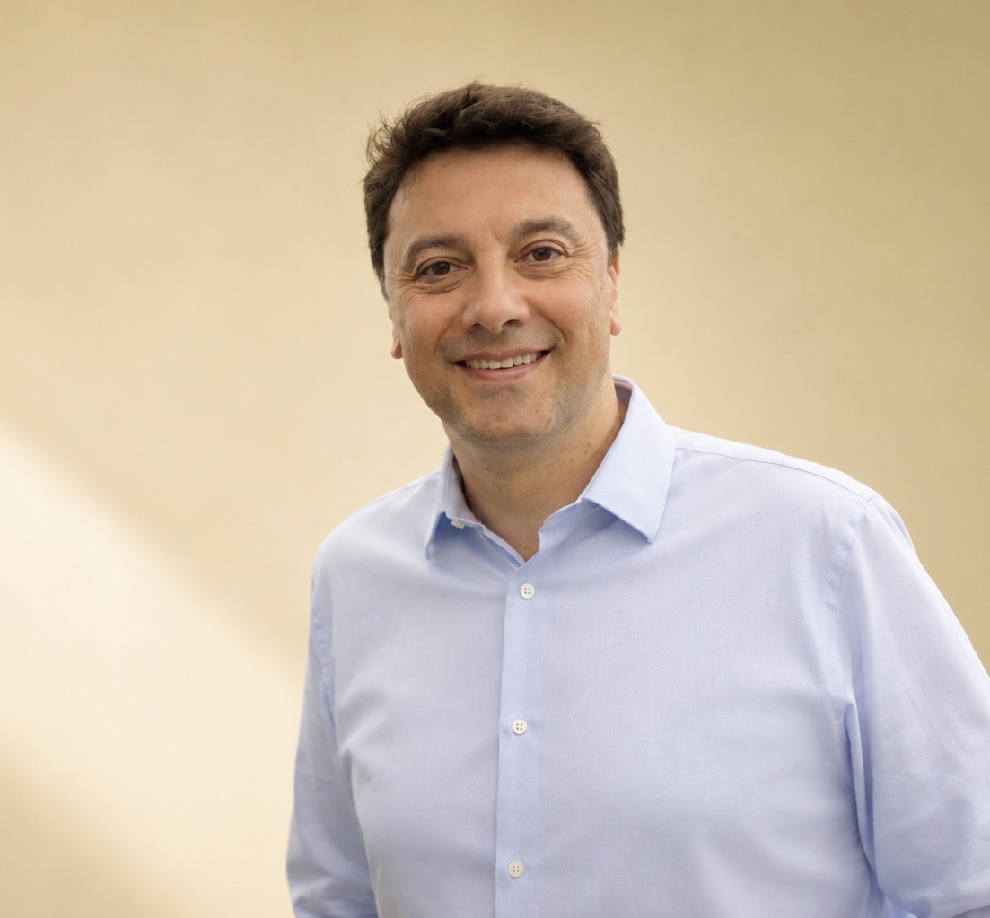 Dr. Denis Gómez Recabarren